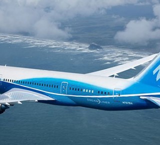 Výrobce letadel Boeing snížil čtvrtletní ztrátu, tržby vzrostly o 30 procent 